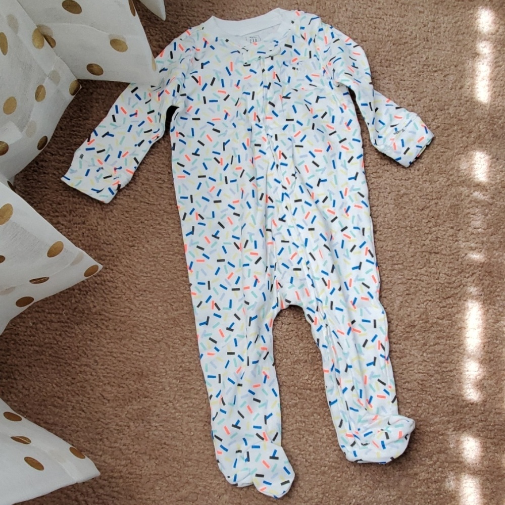 Gap baby bodysuit 3-6 months